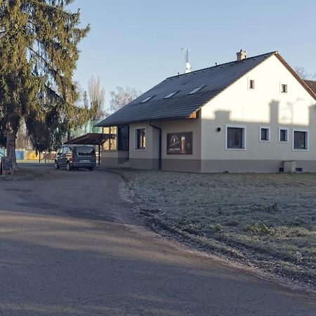 Penzion&Pizzerie U Massima Vyskov Bagian luar foto