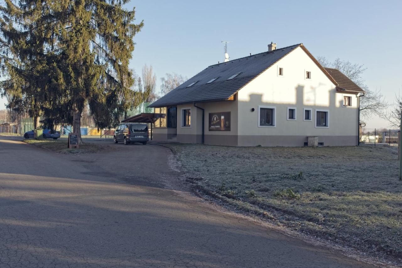 Penzion&Pizzerie U Massima Vyskov Bagian luar foto